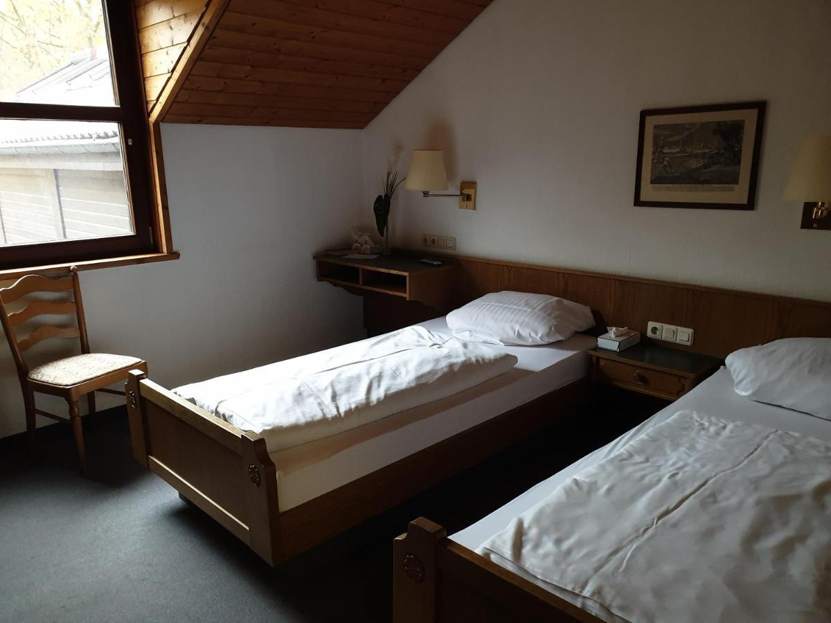Autobahnraststatte Und Hotel Riedener Wald Ost Hausen  Εξωτερικό φωτογραφία