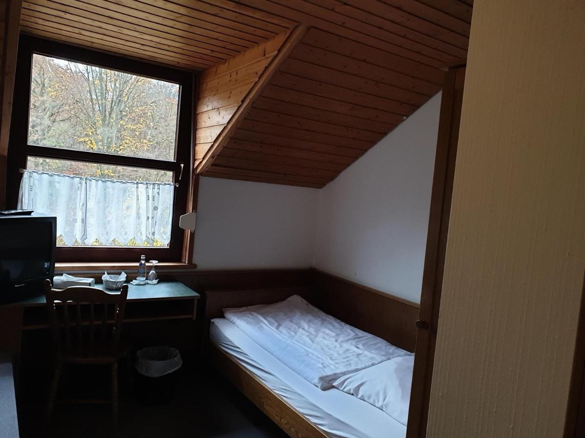 Autobahnraststatte Und Hotel Riedener Wald Ost Hausen  Εξωτερικό φωτογραφία